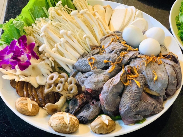 LẨU GÀ ĐEN